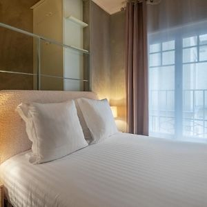Habitación Pequeña con Cama King